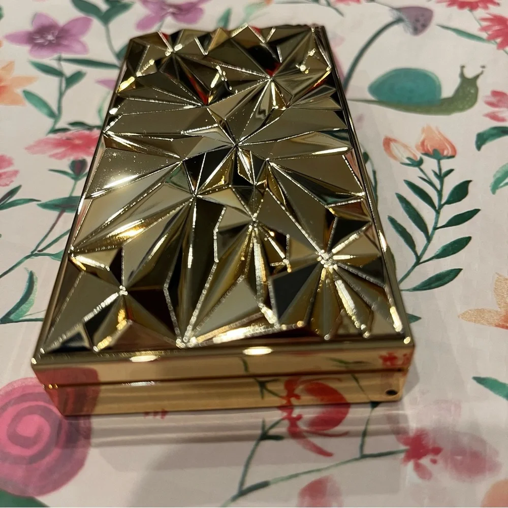 Gold Eyeshadow Palette with Bright and Neutral Colors